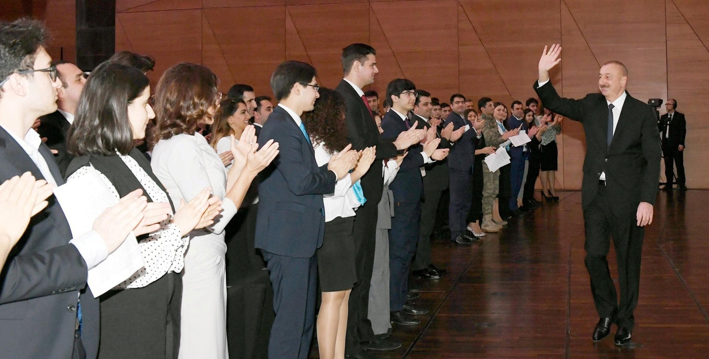 Azərbaycan Gəncləri Güclü Dövlətin Dinamik Gücü